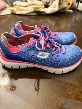 Skechers Size 7 Sneakers